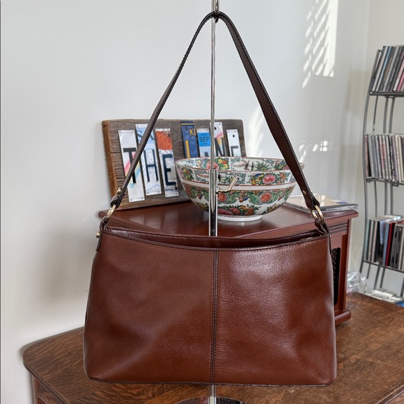 Etienne Aigner rich brown leather shoulder bag w/brushed gold hardware - Picture 3 of 14